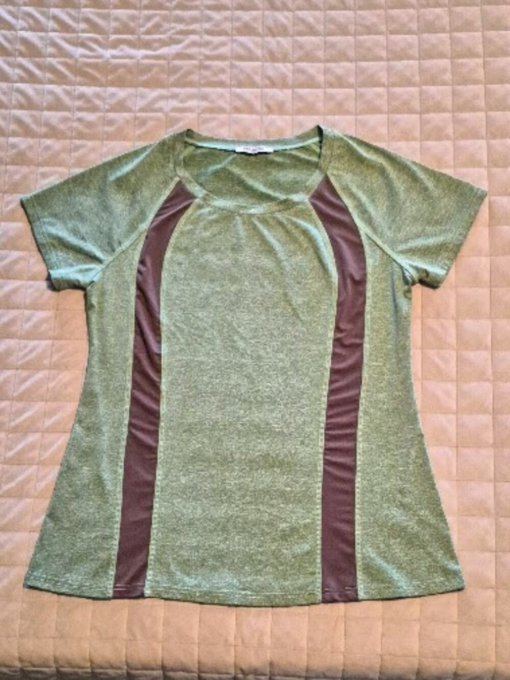 Hibelle XL light green shirt w/2 gray lines & stretchable light weight material